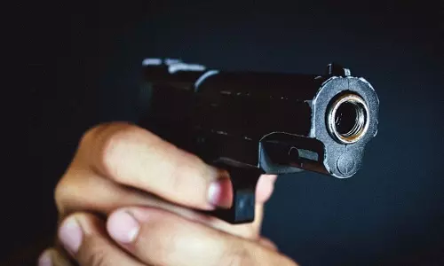 फायरिंग कर मचाई दहशत, प्रॉपर्टी डीलर को बीच सड़क पर ठोका