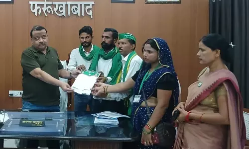 Farrukhabad: भाकियू ने जन समस्याओं को लेकर सौंपा ज्ञापन, समाधान की मांग Farrukhabad: भाकियू ने जन समस्याओं को लेकर सौंपा ज्ञापन, समाधान की मांग