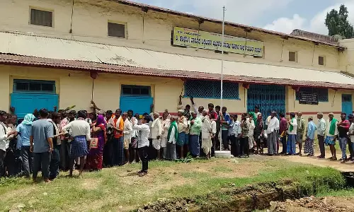Karnataka : कृषि केंद्र तक किसानों की दैनिक यात्रा
