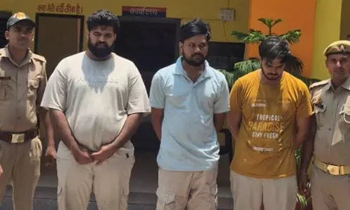 Farrukhabad: अंतर्राज्यीय साइबर गैंग के तीन सदस्य गिरफ्तार Farrukhabad: अंतर्राज्यीय साइबर गैंग के तीन सदस्य गिरफ्तार