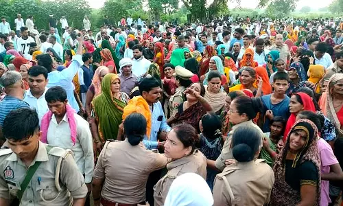 Shikohabad: कुएं में जहरीली गैस से तीन की मौत Shikohabad: कुएं में जहरीली गैस से तीन की मौत