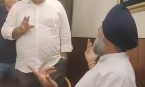 अकाली नेता बिक्रम मजीठिया के घर विजिलेंस की रेड