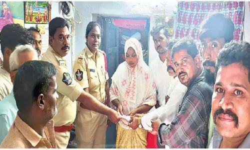 आरवीजे ऑटो यूनियन ने ऑटो चालक के परिवार को 21 हजार रुपए की आर्थिक सहायता दी