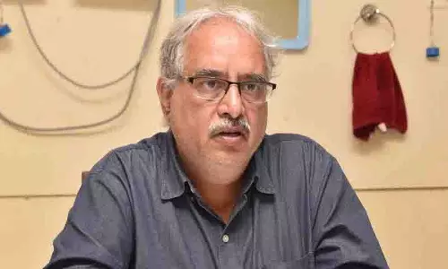 सिंचाई विशेषज्ञ श्रीधर देशपांडे ने कहा कि KCR ने गोदावरी नदी का पानी आंध्र प्रदेश को कभी नहीं दिया