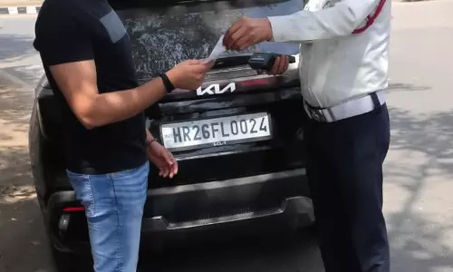 Gurugram पुलिस ने इस महीने टिंटेड कार विंडो के लिए 6 हजार से अधिक चालान जारी किए