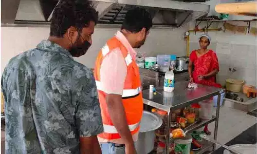 GHMC खाद्य सुरक्षा अधिकारियों ने हैदराबाद में 75 अस्पतालों के रसोईघरों का निरीक्षण किया