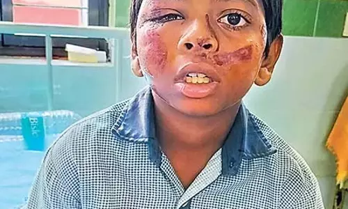 Andhra : छात्रों के जीवन के साथ राजनीति