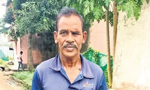 Odisha में आंशिक रूप से अंधे व्यक्ति ने मगरमच्छ की आंख में छुरा घोंपा Odisha में आंशिक रूप से अंधे व्यक्ति ने मगरमच्छ की आंख में छुरा घोंपा