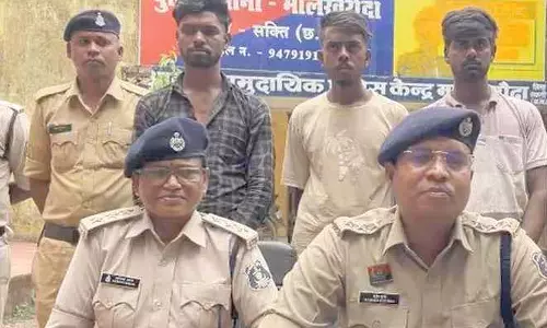 CG: साइड न देने पर युवक पर कुल्हाड़ी से हमला, तीन आरोपी गिरफ्तार CG: साइड न देने पर युवक पर कुल्हाड़ी से हमला, तीन आरोपी गिरफ्तार