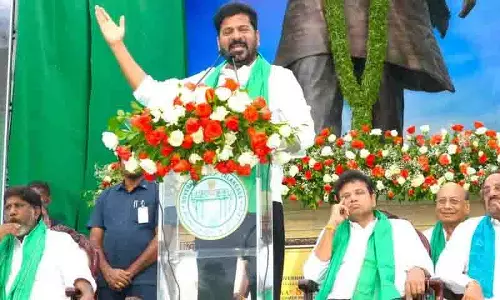 रेवंत रेड्डी ने कलेश्वरम को लेकर एक बार फिर KCR पर हमला बोला रेवंत रेड्डी ने कलेश्वरम को लेकर एक बार फिर KCR पर हमला बोला