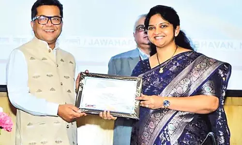 Hyderabad: क्षेत्रीय पासपोर्ट कार्यालय को जनहितैषी नीतियों के क्रियान्वयन के लिए पुरस्कार मिला Hyderabad: क्षेत्रीय पासपोर्ट कार्यालय को जनहितैषी नीतियों के क्रियान्वयन के लिए पुरस्कार मिला