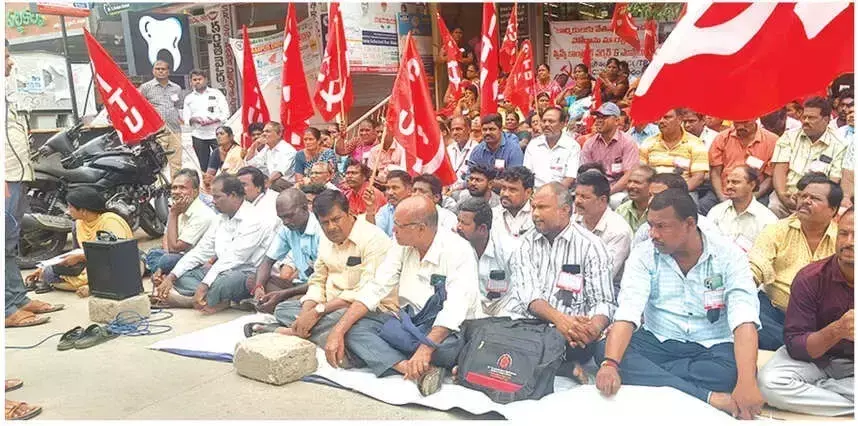 Andhra: SVIMS के ठेका श्रमिक आंदोलन तेज करेंगे Andhra: SVIMS के ठेका श्रमिक आंदोलन तेज करेंगे