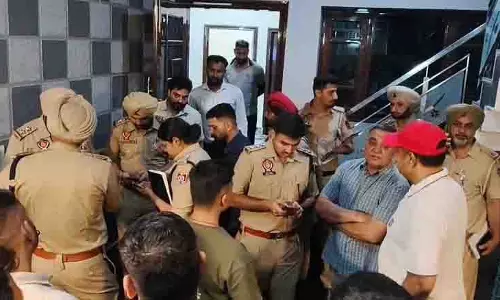 फिरौती की मांग को लेकर NRI के घर पर गोलीबारी फिरौती की मांग को लेकर NRI के घर पर गोलीबारी