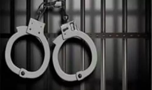 Odisha में अलग-अलग धोखाधड़ी मामलों में निवेशकों से करोड़ों रुपये ठगने के आरोप में तीन लोग गिरफ्तार Odisha में अलग-अलग धोखाधड़ी मामलों में निवेशकों से करोड़ों रुपये ठगने के आरोप में तीन लोग गिरफ्तार