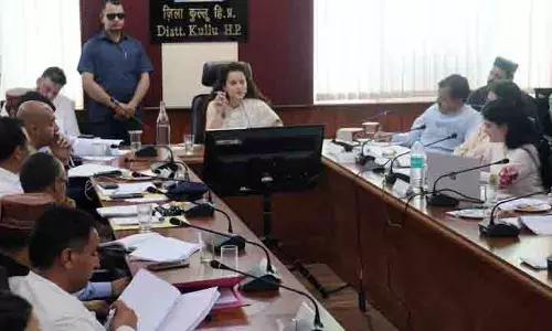 Mandi MP कंगना रनौत ने कहा, विकास लक्ष्य समय पर पूरे करें Mandi MP कंगना रनौत ने कहा, विकास लक्ष्य समय पर पूरे करें