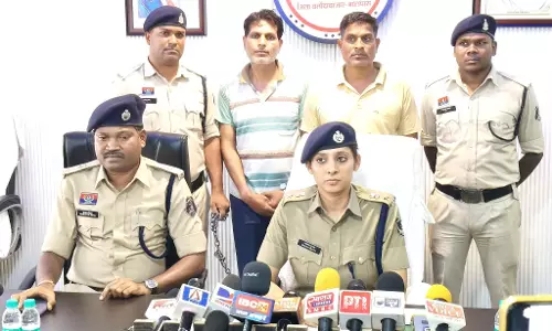 शेयर बाजार में रकम दोगुनी करने का झांसा देकर करोड़ों की ठगी, 2 ठगबाज गिरफ्तार शेयर बाजार में रकम दोगुनी करने का झांसा देकर करोड़ों की ठगी, 2 ठगबाज गिरफ्तार