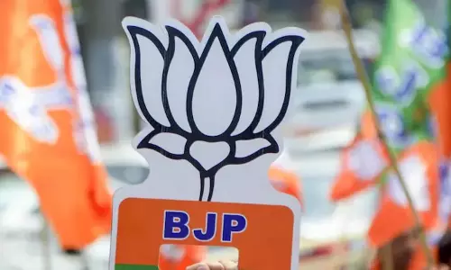 पुणे में महिला पुलिसकर्मी से छेड़छाड़ के आरोप में भाजपा पदाधिकारी पर मामला दर्ज पुणे में महिला पुलिसकर्मी से छेड़छाड़ के आरोप में भाजपा पदाधिकारी पर मामला दर्ज