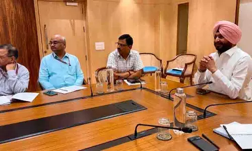 Chandigarh रेलवे स्टेशन के विकास कार्यों की समीक्षा की गई