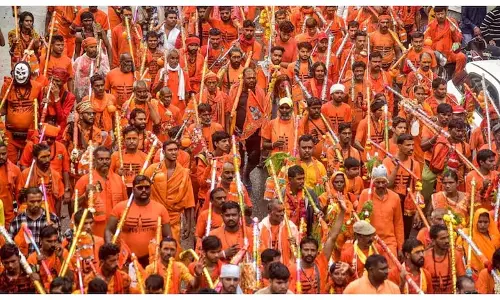 Kanwar Yatra 2025: मेरठ पुलिस ने अश्लील संगीत पर प्रतिबंध लगाया, डीजे की ऊंचाई 12 फीट तय की