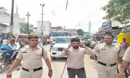 CG BREAKING: कुख्यात हिस्ट्रीशीटर राहुल धुरी गिरफ्तार, पुलिस ने नगर में निकाला जुलूस