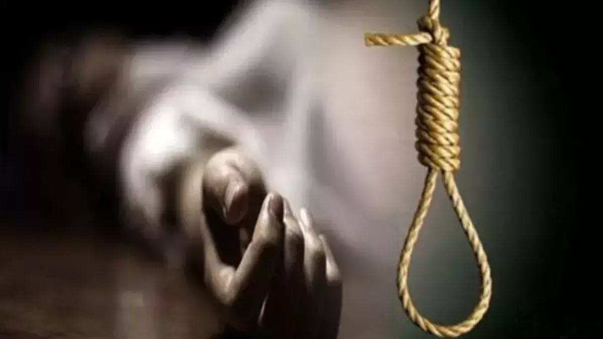 Dumka: बीमारी से परेशान महिला ने लगाई फांसी