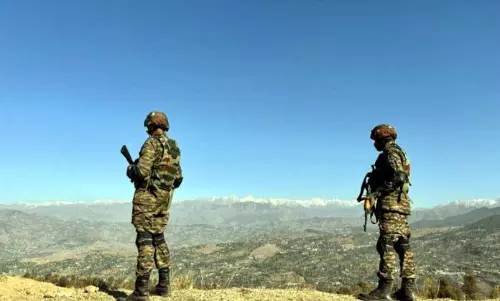 सेना ने Rajouri में नियंत्रण रेखा पर घुसपैठ की एक और कोशिश नाकाम की सेना ने Rajouri में नियंत्रण रेखा पर घुसपैठ की एक और कोशिश नाकाम की