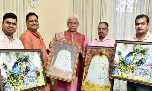 LG ने इनोवेटिव LED ग्लो भगवान महादेव शिवलिंग प्रतिमा का अनावरण किया LG ने इनोवेटिव LED ग्लो भगवान महादेव शिवलिंग प्रतिमा का अनावरण किया