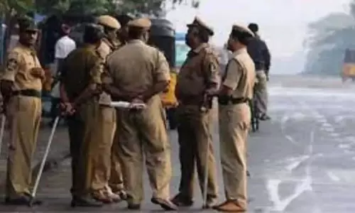 UP : 200 करोड़ की ठगी के आरोपी फरार, 25-25 हजार का इनाम घोषित UP : 200 करोड़ की ठगी के आरोपी फरार, 25-25 हजार का इनाम घोषित