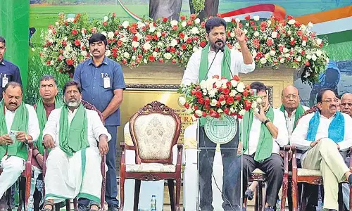 Revanth Reddy: नौकरी अधिसूचनाओं के खिलाफ विरोध प्रदर्शन