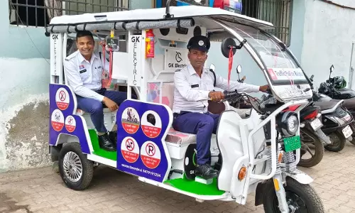 कलेक्टर और एसएसपी ने EV 3 व्हीलर ट्रैफिक पेट्रोलिंग वाहन को दिखाई हरी झंडी कलेक्टर और एसएसपी ने EV 3 व्हीलर ट्रैफिक पेट्रोलिंग वाहन को दिखाई हरी झंडी