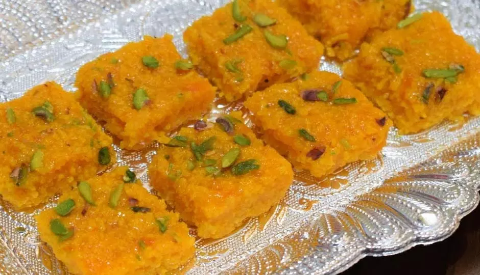 Mango Kalakand: विशेष अवसरों के लिए चुनी जाने वाली मिठाई Mango Kalakand: विशेष अवसरों के लिए चुनी जाने वाली मिठाई