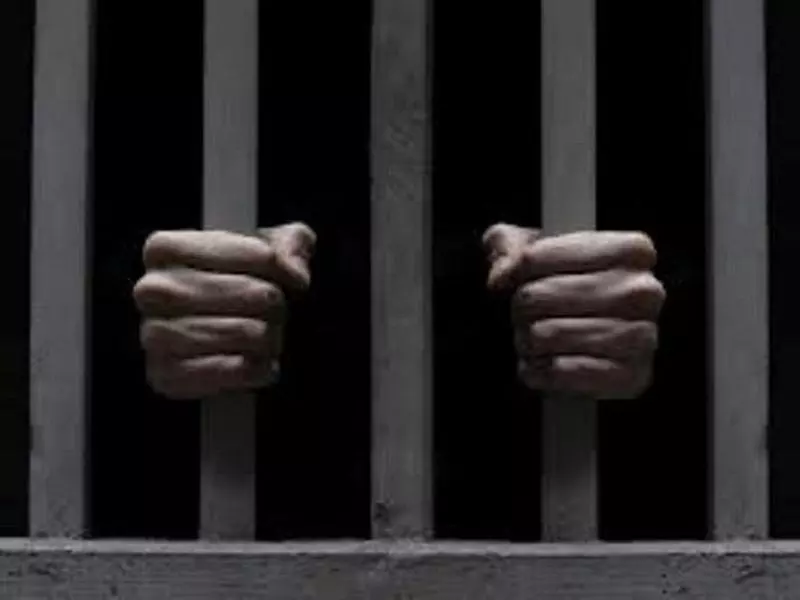 आइसक्रीम पार्लर लूटने के आरोप में 3 लोग गिरफ्तार आइसक्रीम पार्लर लूटने के आरोप में 3 लोग गिरफ्तार