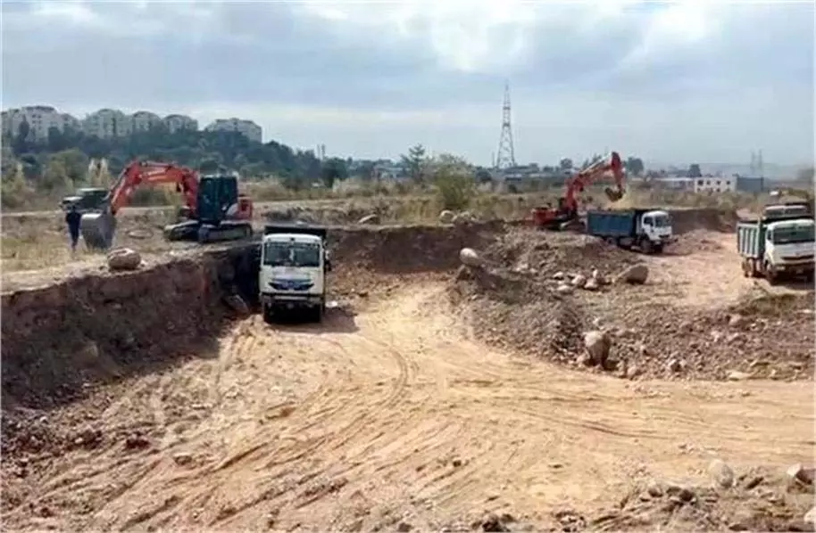 Punjab: रेत माफिया पर कार्रवाई, जेसीबी और ट्रैक्टर जब्त Punjab: रेत माफिया पर कार्रवाई, जेसीबी और ट्रैक्टर जब्त