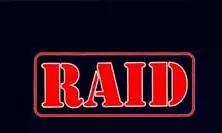 Jalandhar: पुलिस की छापेमारी, मौके पर मची अफरा-तफरी Jalandhar: पुलिस की छापेमारी, मौके पर मची अफरा-तफरी