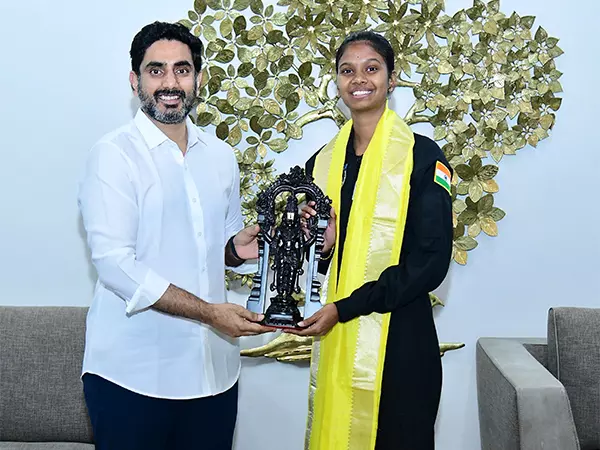 Andhra मंत्री नारा लोकेश ने नासा के अंतरिक्ष मिशन में चयन पर जाह्नवी डांगेटी को बधाई दी Andhra मंत्री नारा लोकेश ने नासा के अंतरिक्ष मिशन में चयन पर जाह्नवी डांगेटी को बधाई दी