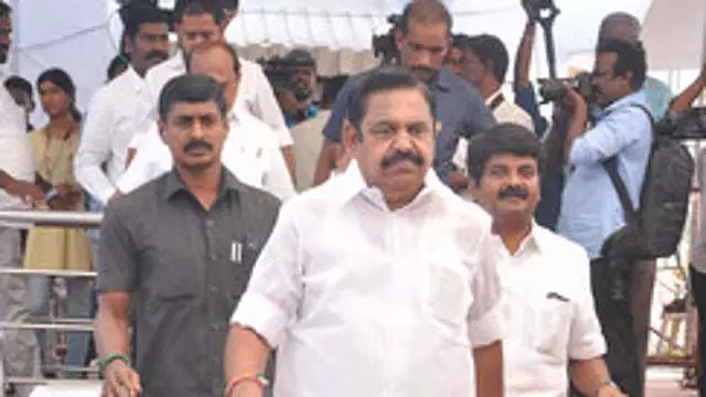 Tamil Nadu : एडप्पादी पलानीस्वामी ने दूसरे दिन भी परामर्श किया Tamil Nadu : एडप्पादी पलानीस्वामी ने दूसरे दिन भी परामर्श किया