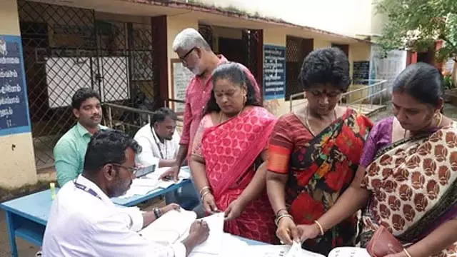 तमिलनाडु और पुडुचेरी में मतदाता सूची संशोधन का काम इस साल के अंत तक पूरा हो जाएगा- चुनाव आयोग तमिलनाडु और पुडुचेरी में मतदाता सूची संशोधन का काम इस साल के अंत तक पूरा हो जाएगा- चुनाव आयोग