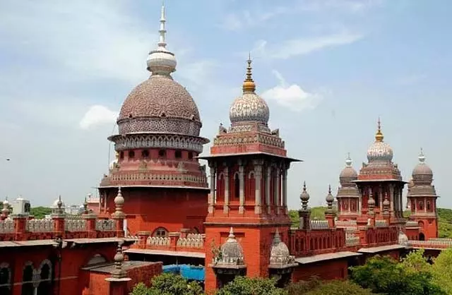 यदि प्रबंधन छुट्टी के दौरान वेतन का भुगतान करता है तो कर्मचारी को जिम्मेदार नहीं ठहराया जा सकता: SC यदि प्रबंधन छुट्टी के दौरान वेतन का भुगतान करता है तो कर्मचारी को जिम्मेदार नहीं ठहराया जा सकता: SC