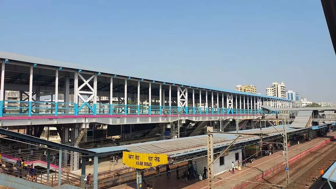 Mumbai : 950 करोड़ की MUTP-3A योजना के तहत खार रोड स्टेशन का जीर्णोद्धार किया गया Mumbai : 950 करोड़ की MUTP-3A योजना के तहत खार रोड स्टेशन का जीर्णोद्धार किया गया