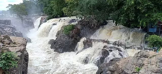 ओकेनाक्कल में जल प्रवाह बढ़कर 34,000 क्यूबिक फीट हो गया ओकेनाक्कल में जल प्रवाह बढ़कर 34,000 क्यूबिक फीट हो गया