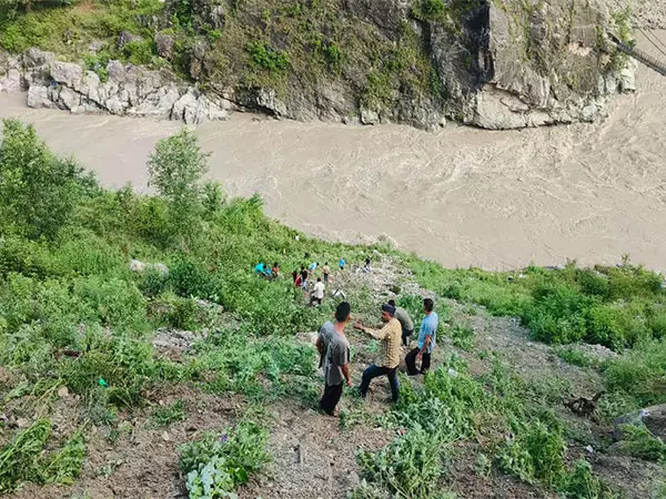 CM Dhami ने रुद्रप्रयाग बस दुर्घटना पर दुख व्यक्त किया CM Dhami ने रुद्रप्रयाग बस दुर्घटना पर दुख व्यक्त किया
