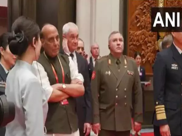 SCO के रक्षा मंत्रियों ने क़िंगदाओ अंतर्राष्ट्रीय सम्मेलन केंद्र में 2018 शिखर सम्मेलन स्थल का दौरा किया SCO के रक्षा मंत्रियों ने क़िंगदाओ अंतर्राष्ट्रीय सम्मेलन केंद्र में 2018 शिखर सम्मेलन स्थल का दौरा किया