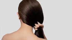 Hair Care Tips: झड़ते बालों के लिए रामबाण है नारियल तेल, इन चीजों को मिलाकर करें इस्तेमाल Hair Care Tips: झड़ते बालों के लिए रामबाण है नारियल तेल, इन चीजों को मिलाकर करें इस्तेमाल
