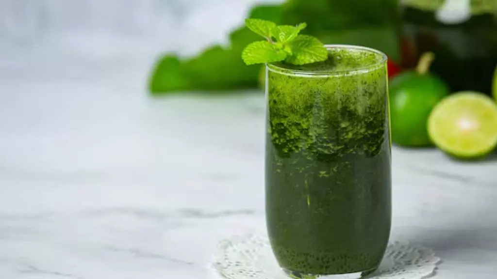 Juices for Glowing Skin: चेहरे की चमक बरकरार रखेंगे ये तीन जूस, बनाने का तरीका भी है आसान Juices for Glowing Skin: चेहरे की चमक बरकरार रखेंगे ये तीन जूस, बनाने का तरीका भी है आसान