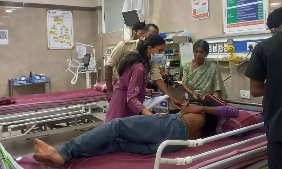 Karnataka : जंगली हाथी के हमले में किसान घायल Karnataka : जंगली हाथी के हमले में किसान घायल