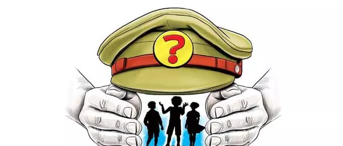 Lucknow: पुलिस वैन में कैदी पर हमला, कानून व्यवस्था पर सवाल Lucknow: पुलिस वैन में कैदी पर हमला, कानून व्यवस्था पर सवाल