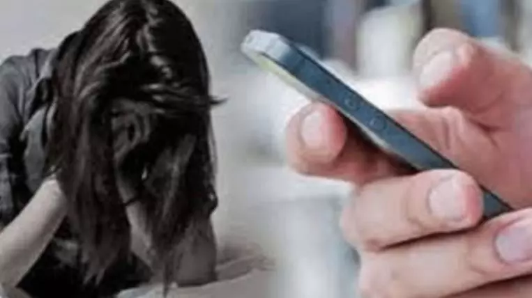 Lakhimpur: सोशल मीडिया पर बनी पहचान, शारदानगर में दुष्कर्म Lakhimpur: सोशल मीडिया पर बनी पहचान, शारदानगर में दुष्कर्म