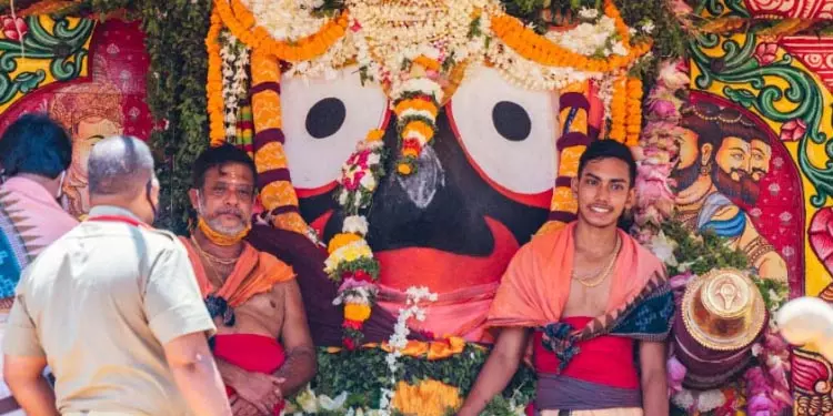 रथ यात्रा से पहले भगवान जगन्नाथ के पुनः प्रकट होने पर उमड़ा जनसैलाब रथ यात्रा से पहले भगवान जगन्नाथ के पुनः प्रकट होने पर उमड़ा जनसैलाब