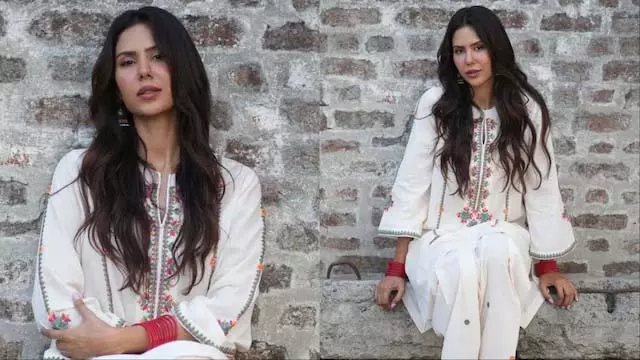 शुद्ध देसी गर्ल एनर्जी, Sonam Bajwa ने लुक से मचा दी धूम शुद्ध देसी गर्ल एनर्जी, Sonam Bajwa ने लुक से मचा दी धूम