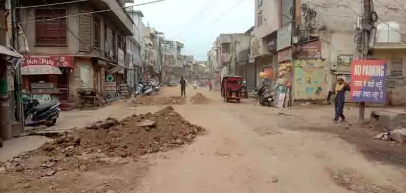 Jalandhar: रेलवे सड़क निर्माण कार्य में देरी, मानसून का खतरा मंडरा रहा Jalandhar: रेलवे सड़क निर्माण कार्य में देरी, मानसून का खतरा मंडरा रहा